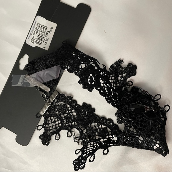 Black lace choker/ necklace - Picture 3 of 3